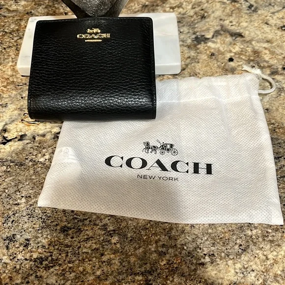 COACH NWT SNAP WALLET